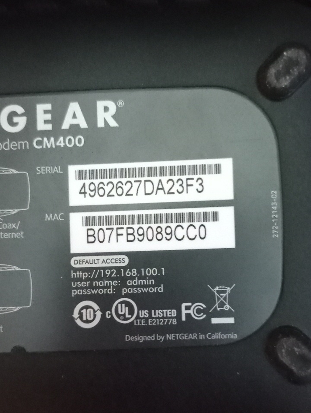 netgear Black Compact Router with Venting Detail - Picture 3 of 7